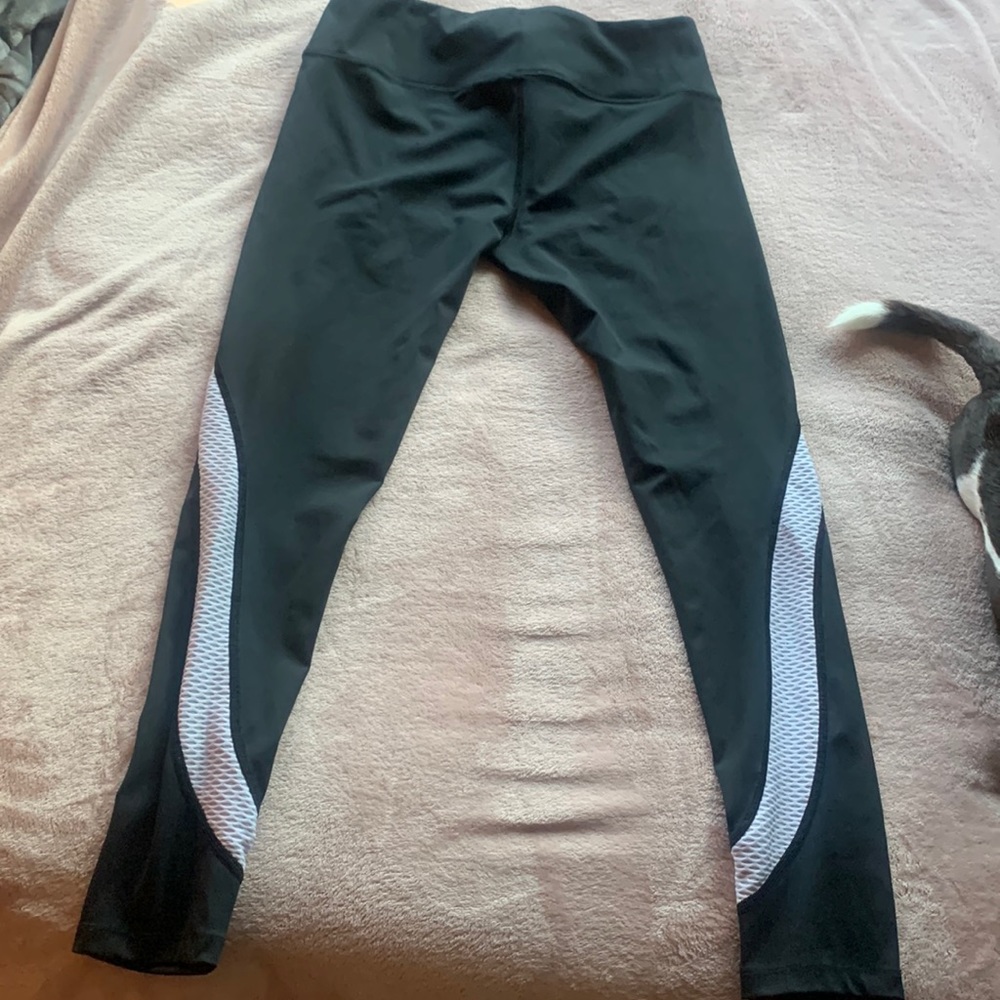 Workout leggings, recycled material.